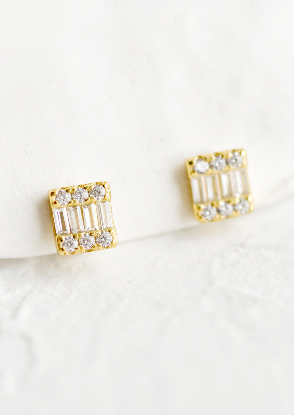 2: Square gold stud earrings with art deco look and sparkling cubic zirconia.