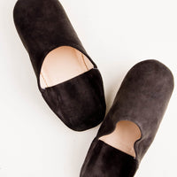 US 5-6 / Charcoal: Pair of suede house slippers in charcoal