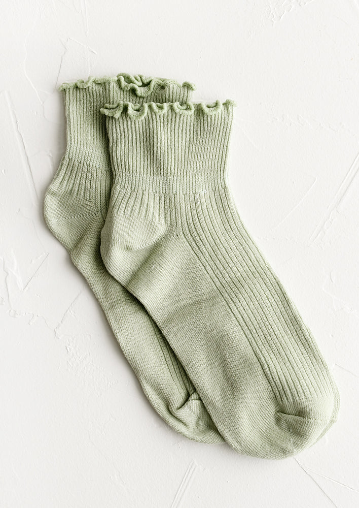 A pair of cotton ankle socks in mint.