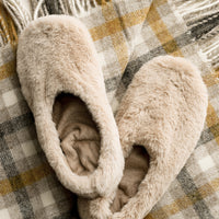 Women's 5-6 / Natural: A pair of natural faux fur slippers.