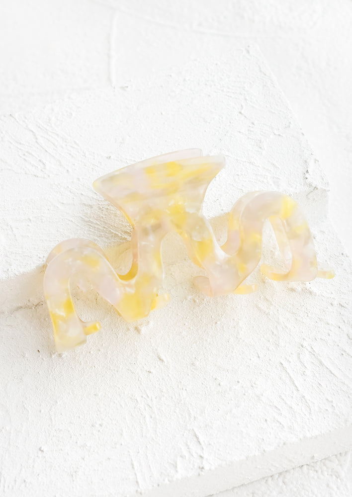 Sorbet Multi: An acetate hair clip in squiggle shape in yellow marble.