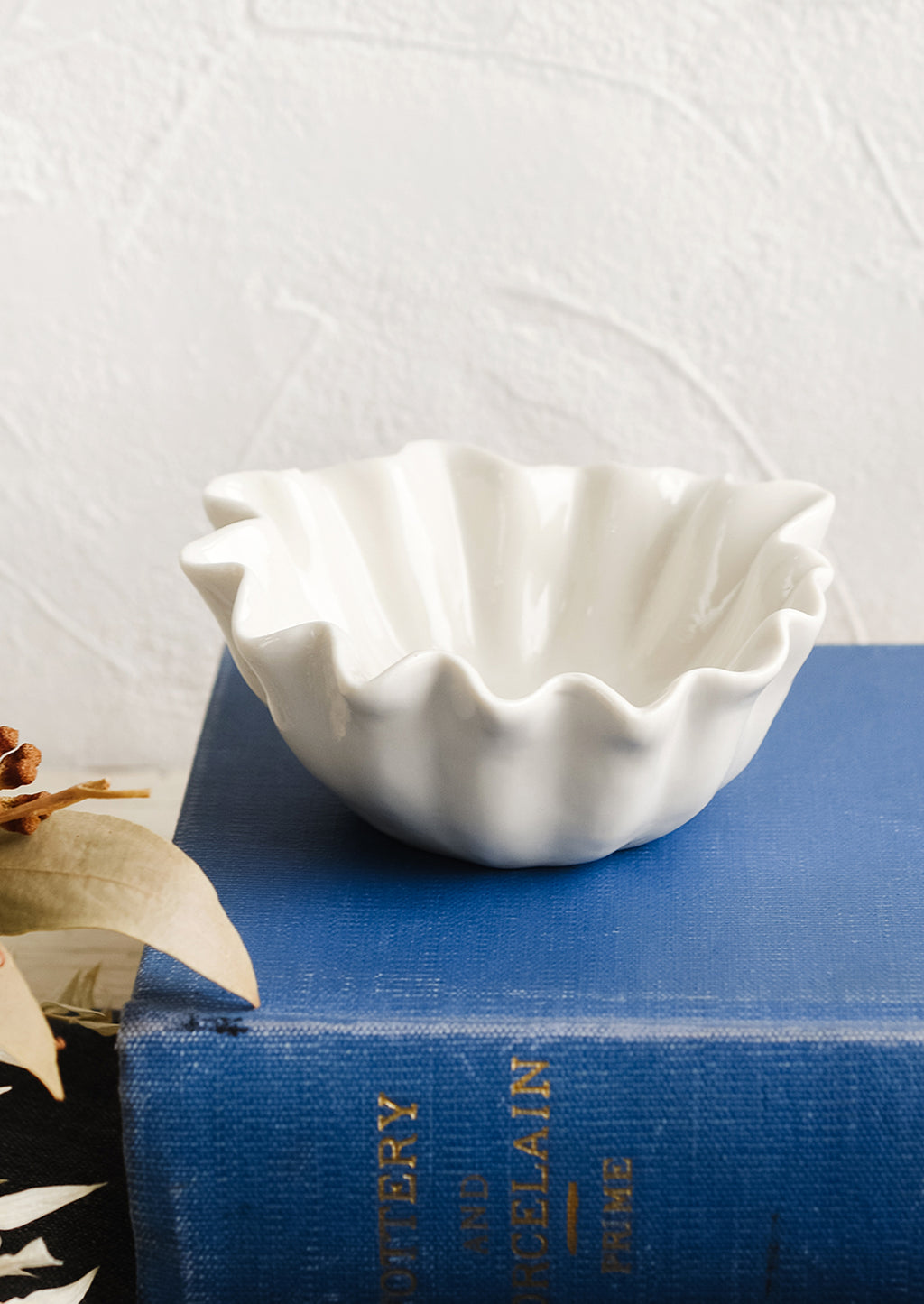 Small: A white bowl with wavy shell-like shape.