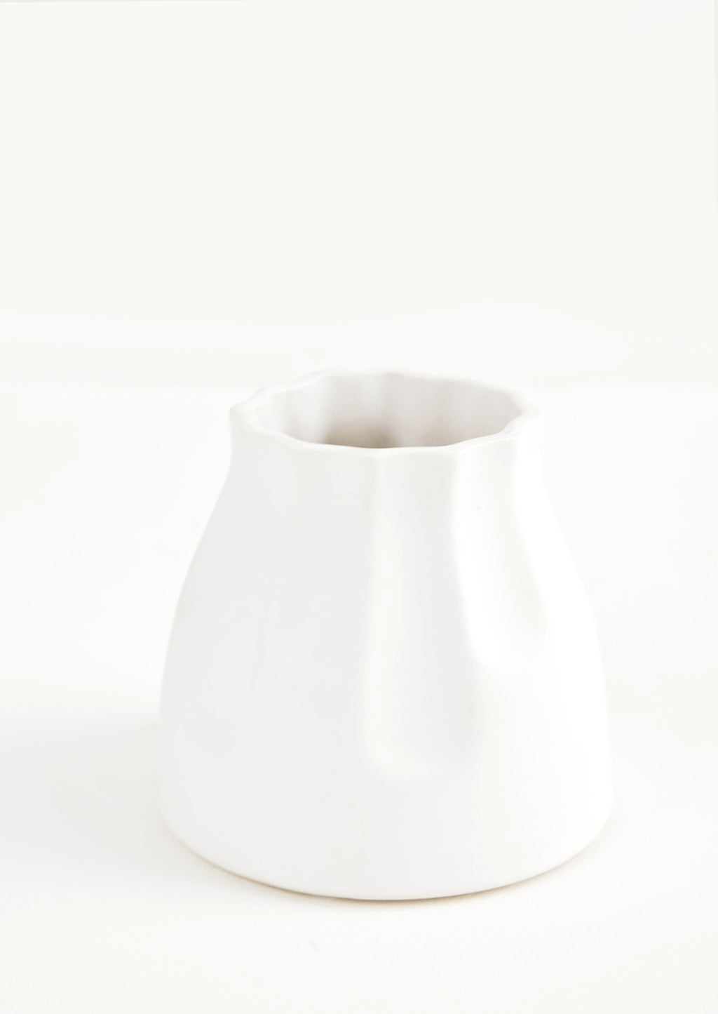 2: Small and round mini ceramic vase in white with fluting detailing along top