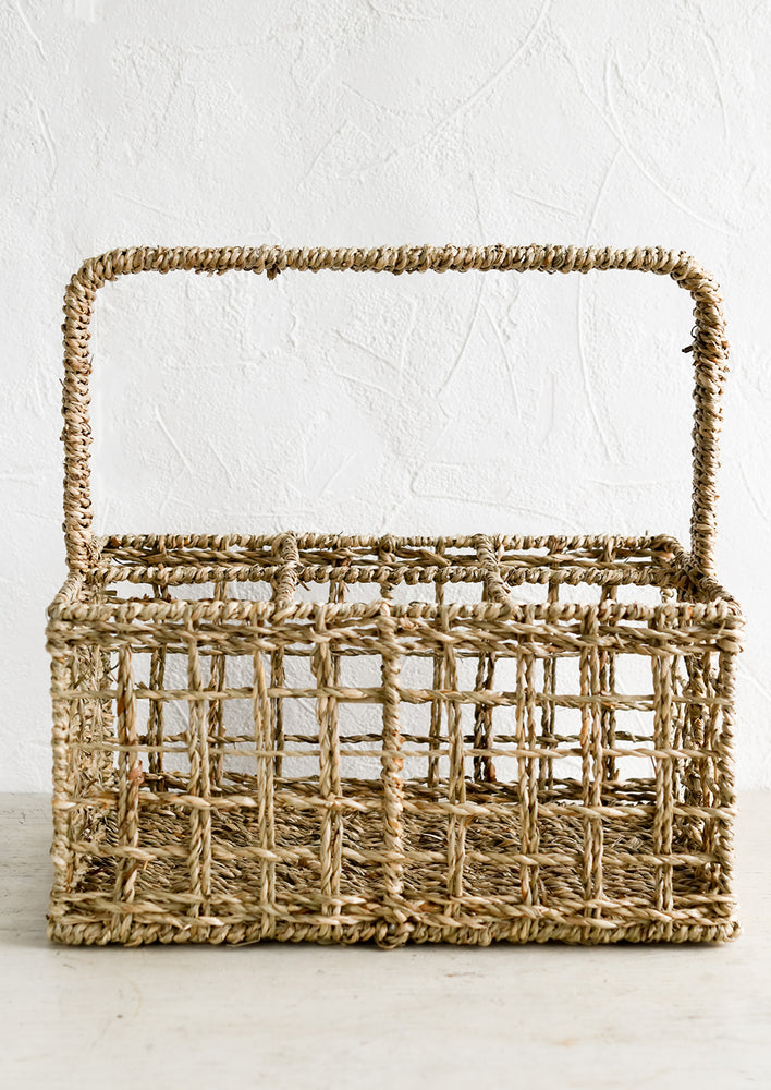 1: A rectangular seagrass carrying caddy with 6 compartments.
