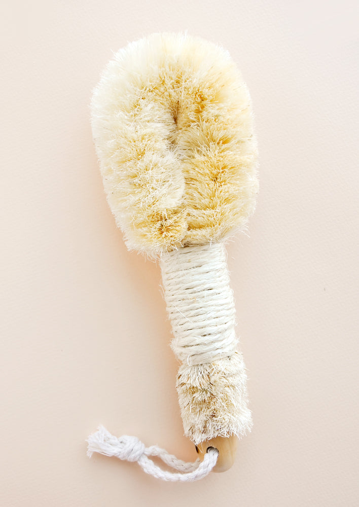 1: Wooden brush with twine wrapped handle and exfoliating head