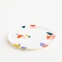 Warm Colors: Small, plate-like ceramic dish in ivory with hand-painted, fragmented pattern in a mix of colors