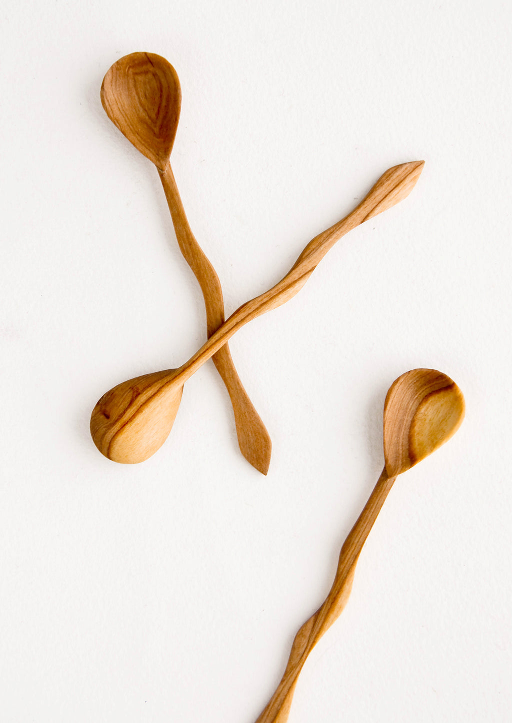 Teaspoon: Wooden teaspoons with wavy hand-carved handles